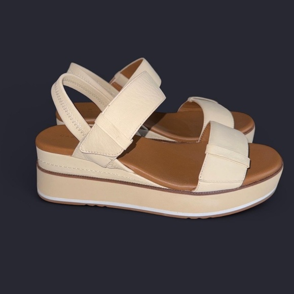 Women's Cream Platform Sandals - Picture 3 of 7